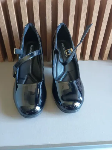 Scarpin Piccadilly Preto verniz 