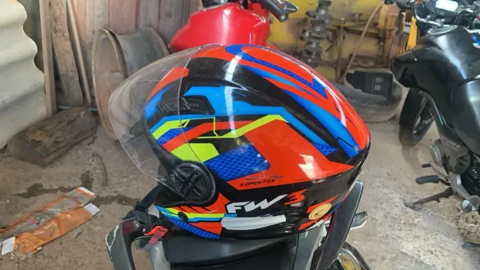 Vendo capacete aberto