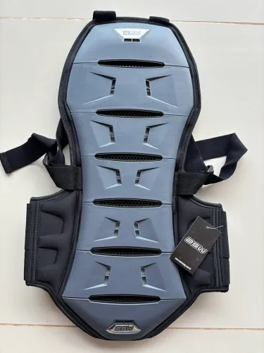 Protetor de coluna para motociclista