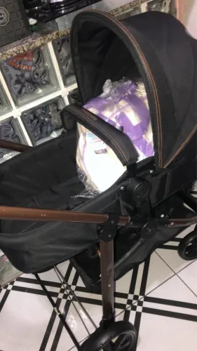 ?Vende-se um carrinho de bebê semi novo mais informações só me chamar * ?