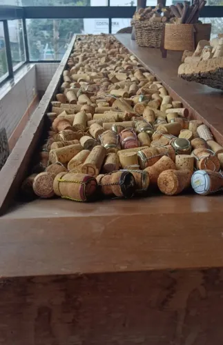 MESA DE MARCENEIRO - MADEIRA MACIÇA - 2,20 X 1,0 X 0,90.