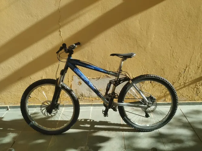Bicicleta para trilha profissional customizada