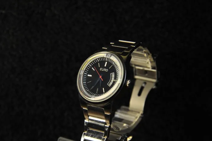 vendo relógio da marca EURO<br><br>pulseira de aço e calendário