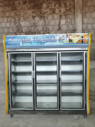 Expositor vertical auto serviço.