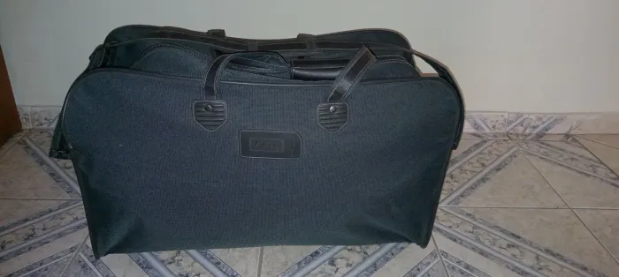 Bolsa de viagem grande Lansay! No meu perfil tem outras opções. 