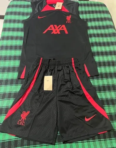 Conjunto treino Liverpool preto 