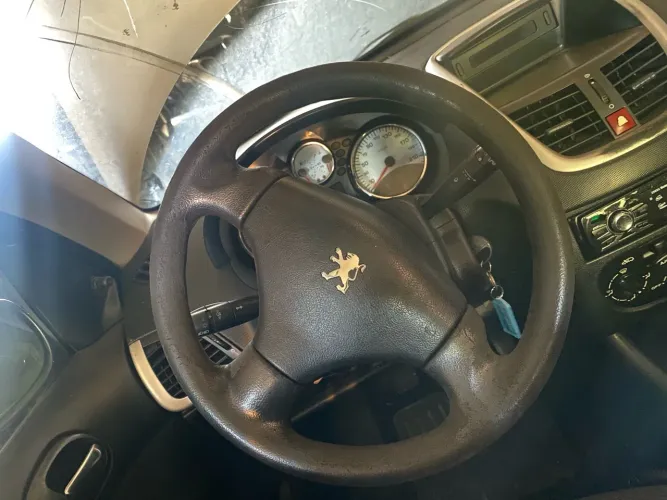 Peugeot 207/2011,  volante .