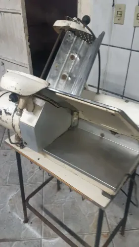 Fatiadora de Frios 220v