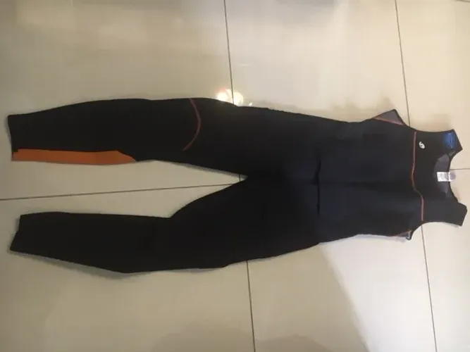 macacao modelo cavado neoprene (tam M)