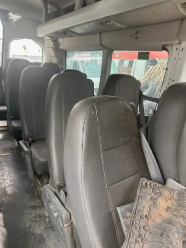 Banco em courino Ford Transit 460 
