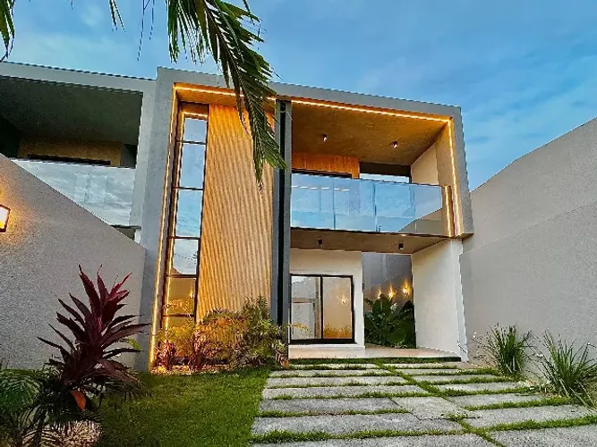Casa duplex com quatro  suítes no Eusébio - 142m²
