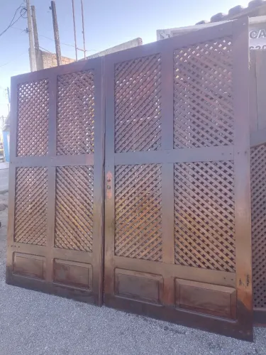 Portão de Madeira Rústicas com Design treliça 