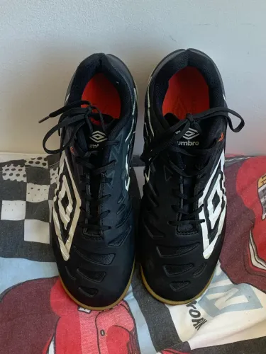 Chuteira UMBRO Sala V Club