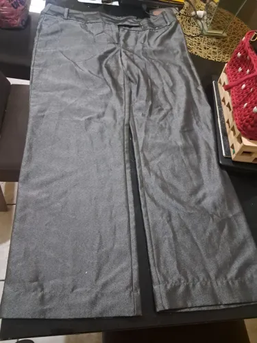 Vende-se calça capri cor grafite em ótimo estado