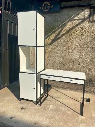 Conjunto de Mesa e Armário Moderno