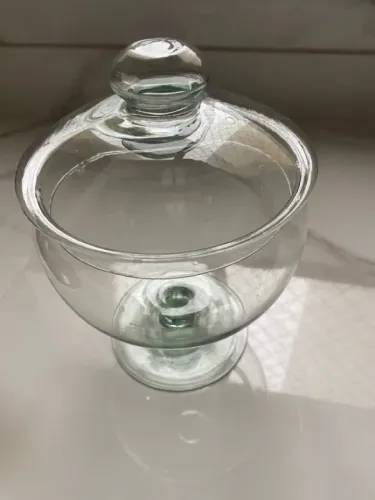 bomboniere de vidro transparente com tampa