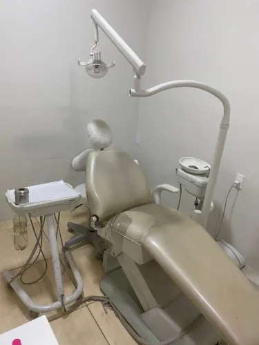 DUAS CADEIRAS ODONTOLÓGICAS 