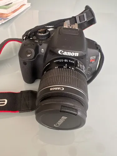 ? Canon T4i + Lente 18-55mm IS II - 12 mil clicks