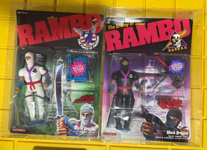 Dragão Negro e Dragão Branco série Rambo Coleco LACRADOS na cartela com caixas protetoras