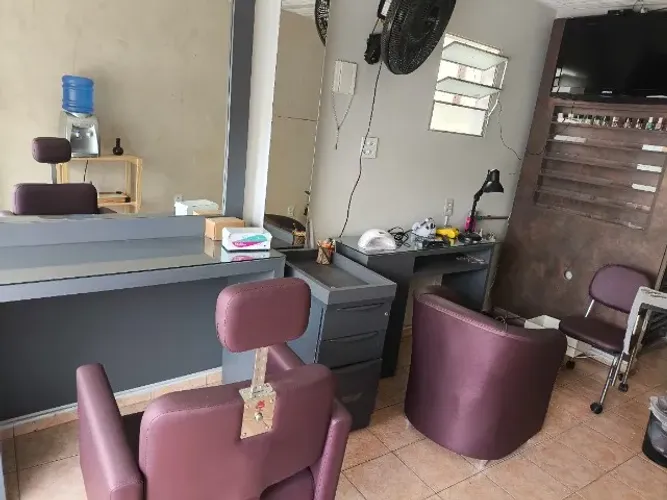 Vendo móveis sal?o de beleza unha cabelo semi novos ! Somente tudo junto ! Ler o anúncio !