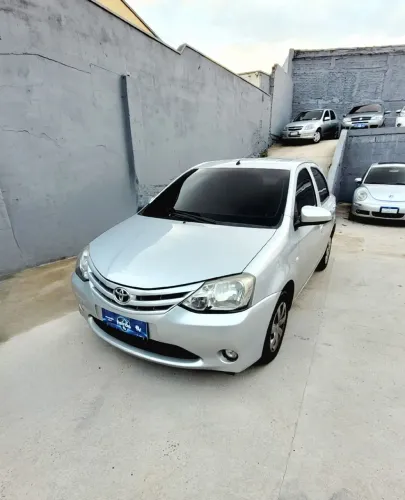 Toyota Etios 1.3 Completo