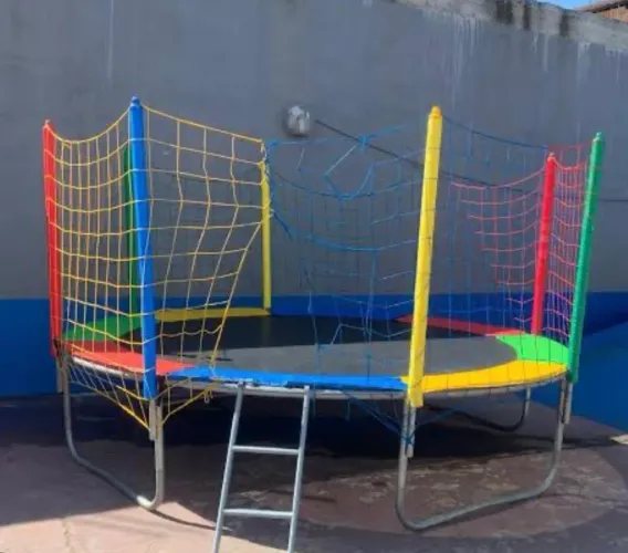 Vendo pula pula 1100 reais