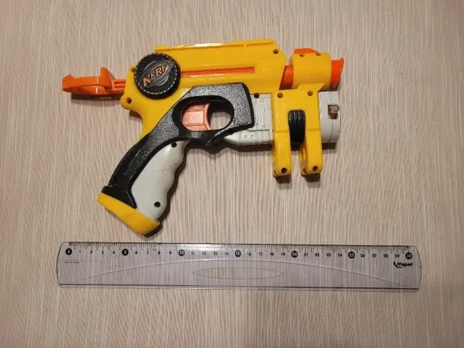 Nerf Amarela + 3 tiros (Arminha de brinquedo)