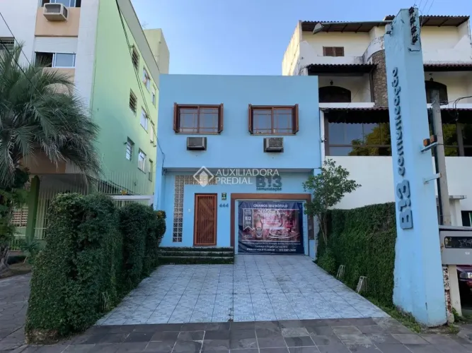 Casa comercial no bairro Passo da Areia próximo ao Shopping Iguatemi.