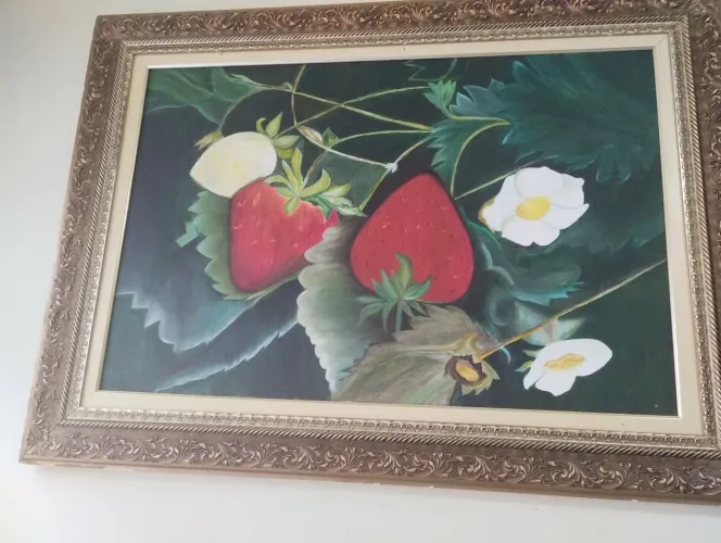 Quadro com Pintura de Morangos.