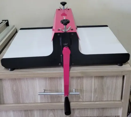 Máquina de Corte e Vinco p/ Sacolas de Papel - Pronta p/ Produção!