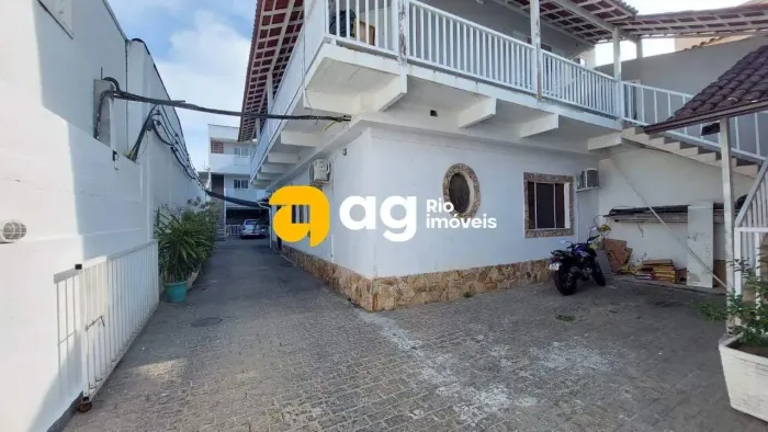 VILA DE CASAS COM 6 CASAS À VENDA NA PRAÇA SECA