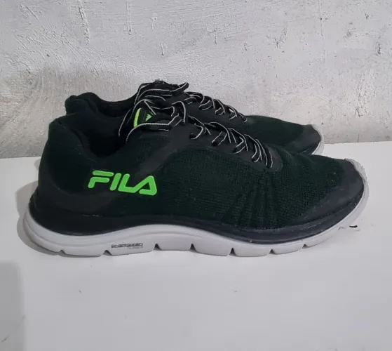 Tênis Fila Preto com Detalhes em Verde