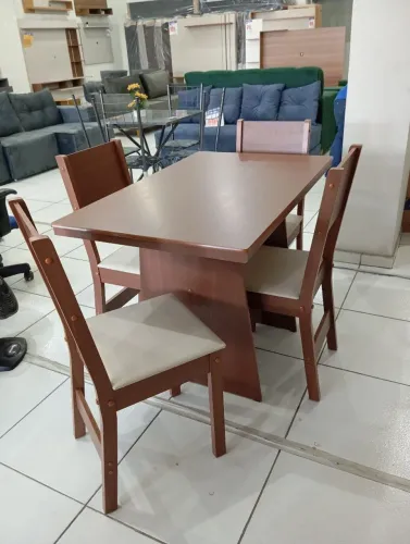 Mesa de Jantar com 4 Cadeiras - Amadeirada