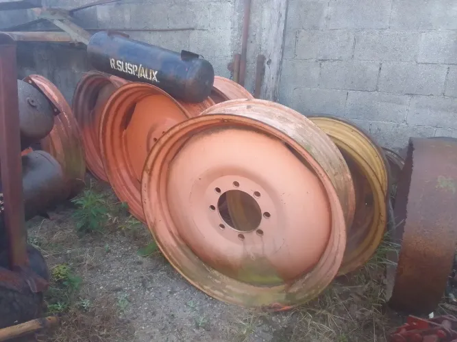 Rodas de Trator / Pneus / Peso