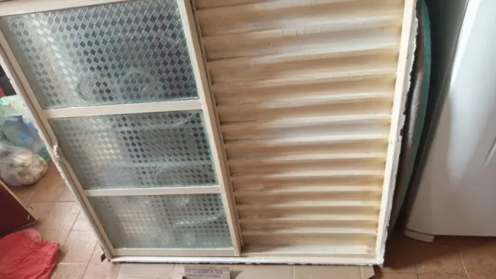 Janela de ferro com vidro verde 1m X 1m