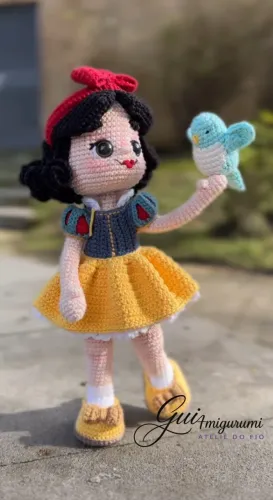 Boneca Amigurumi Artesanal Crochê Branca Neve Presente Dia Crianças Aniversário