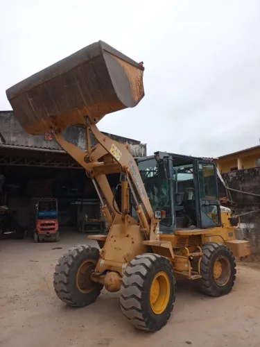 Vende-se máquina pá carregadeira 