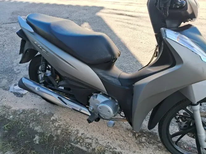 Biz 125cc 2023 com 8.000 Km.