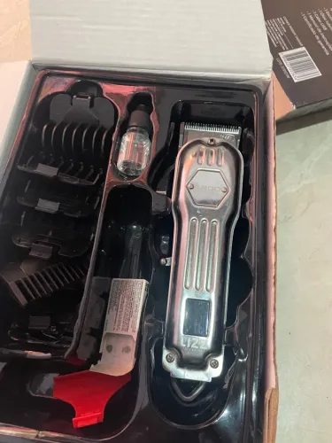 Máquina de Cortar Cabelo Profissional Lizz Argo (bateria viciada)