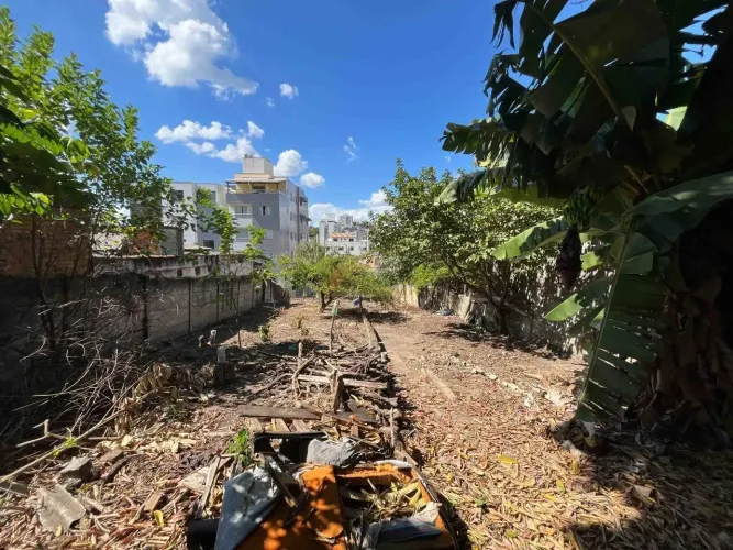 Lote localizado no Centro