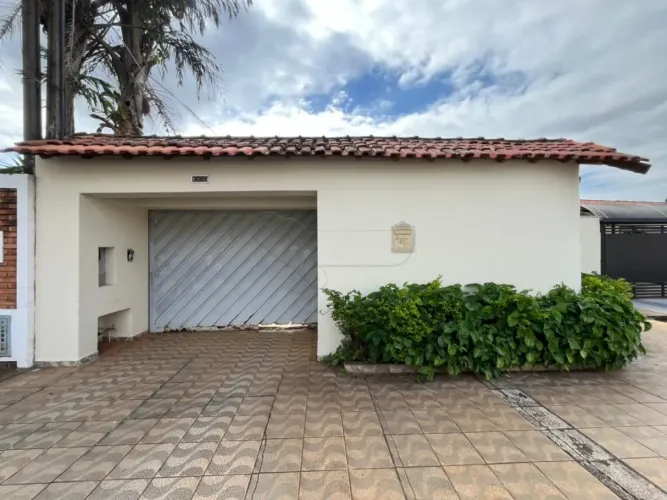 CASA DISPONÍVEL PARA LOCAÇÃO NO CONDOMÍNIO EGISTO RAGAZZO.