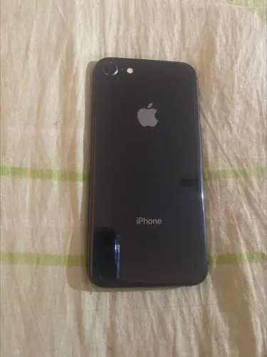 iPhone 8 64g  por 350,00. Negociável 