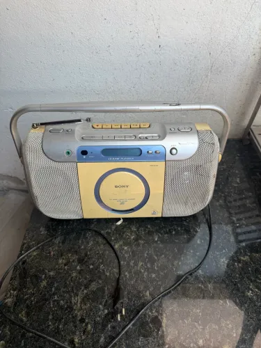 Rádio Sony antigo