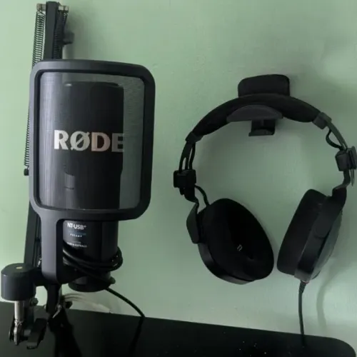 Microfone Profissional RODE NT-USB + Headphone RODE NTH-100
