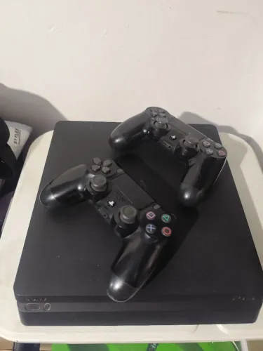 PlayStation 4 Slim 1TB + 2 Controles + Caixa Original - Excelente Estado