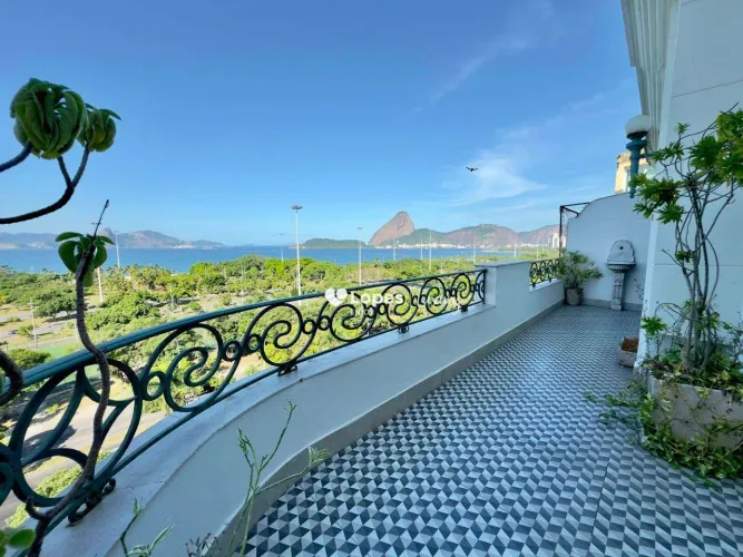 Apartamento com vista espetacular de terraço belíssimo em prédio icônico. 176 m² por R$ 1.