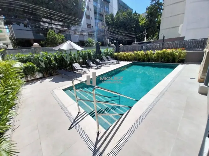 Apartamento à venda, Rua Professor Gabizo, Tijuca. Varanda, 2 quartos, vaga e infra total.