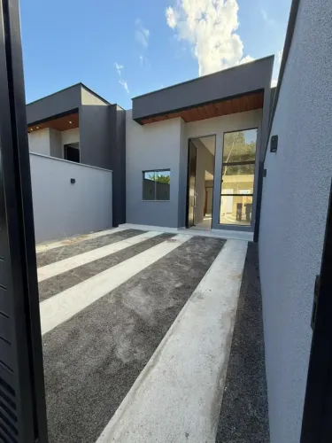 CASAS NOVAS COM 2/4 e 3/4 NO BAIRRO SIM PRÓXIMO DA AVENIDA NOIDE CERQUEIRA EM FEIRA DE SA