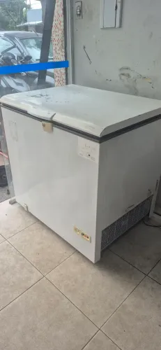 Freezer horizontal de uma porta Consul