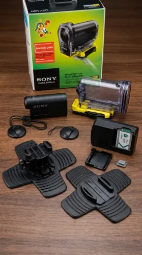  Câmera de Ação Sony Action Cam HDR-AS15 Full HD com Wi-Fi + Case Prova D'água e Acessório